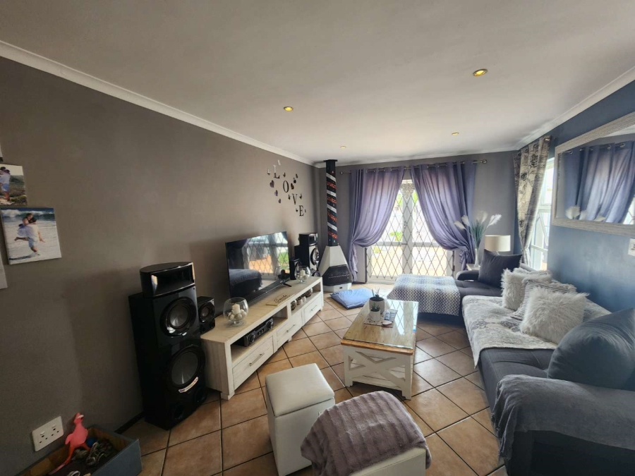 2 Bedroom Property for Sale in Edgemead Western Cape